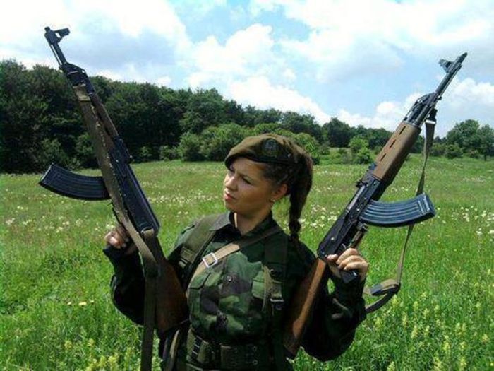 Девушки с оружием