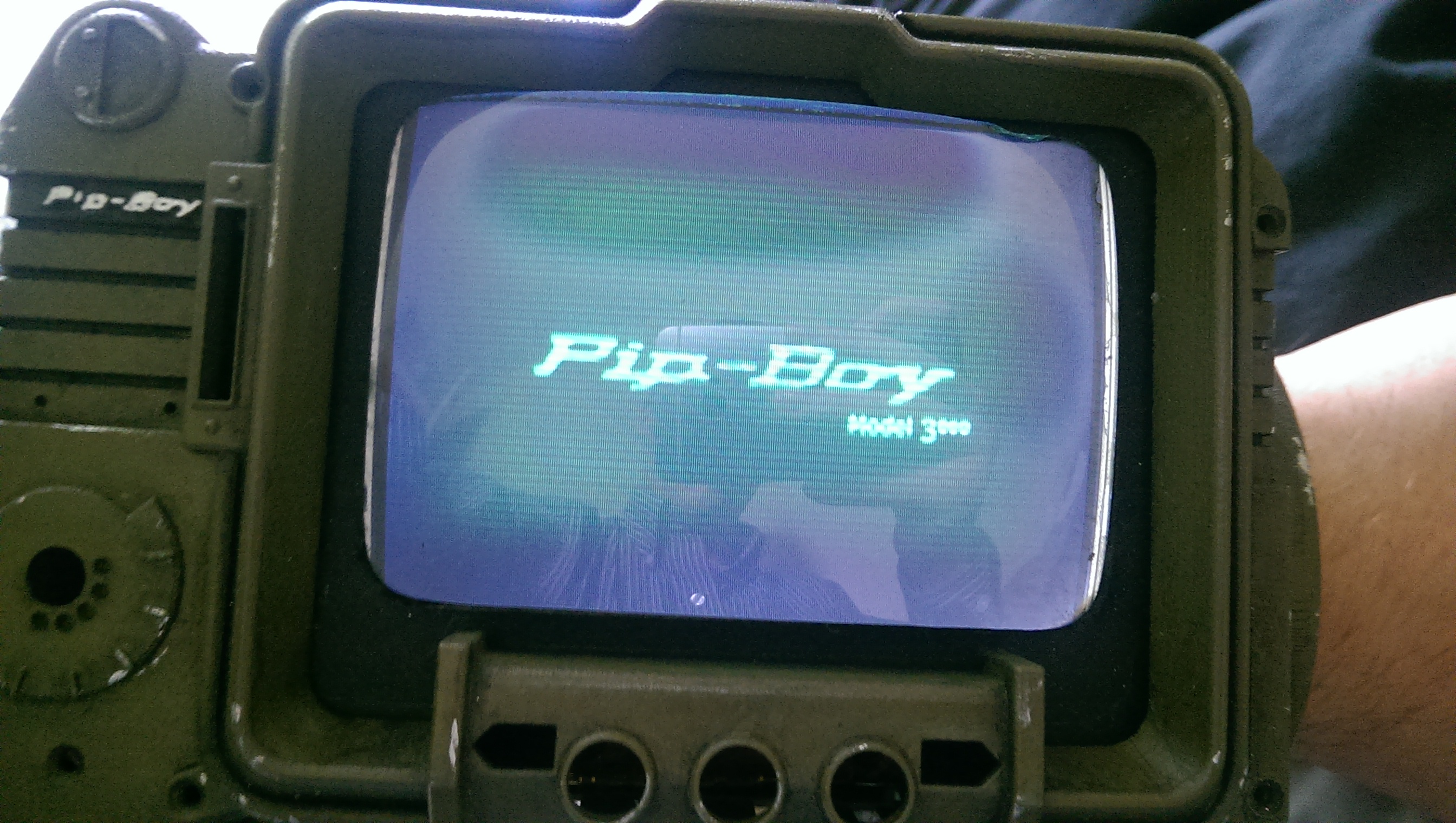 Фанат игры Fallout собрал работающую копию ассистента PipBoy 3000a