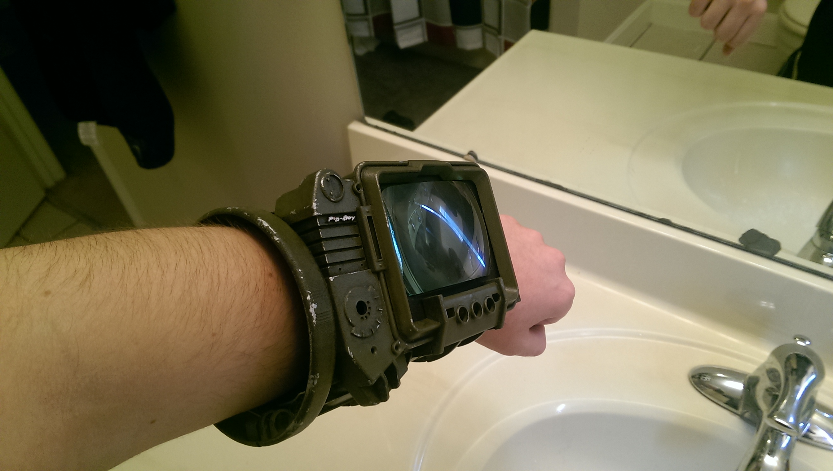 Фанат игры Fallout собрал работающую копию ассистента PipBoy 3000a
