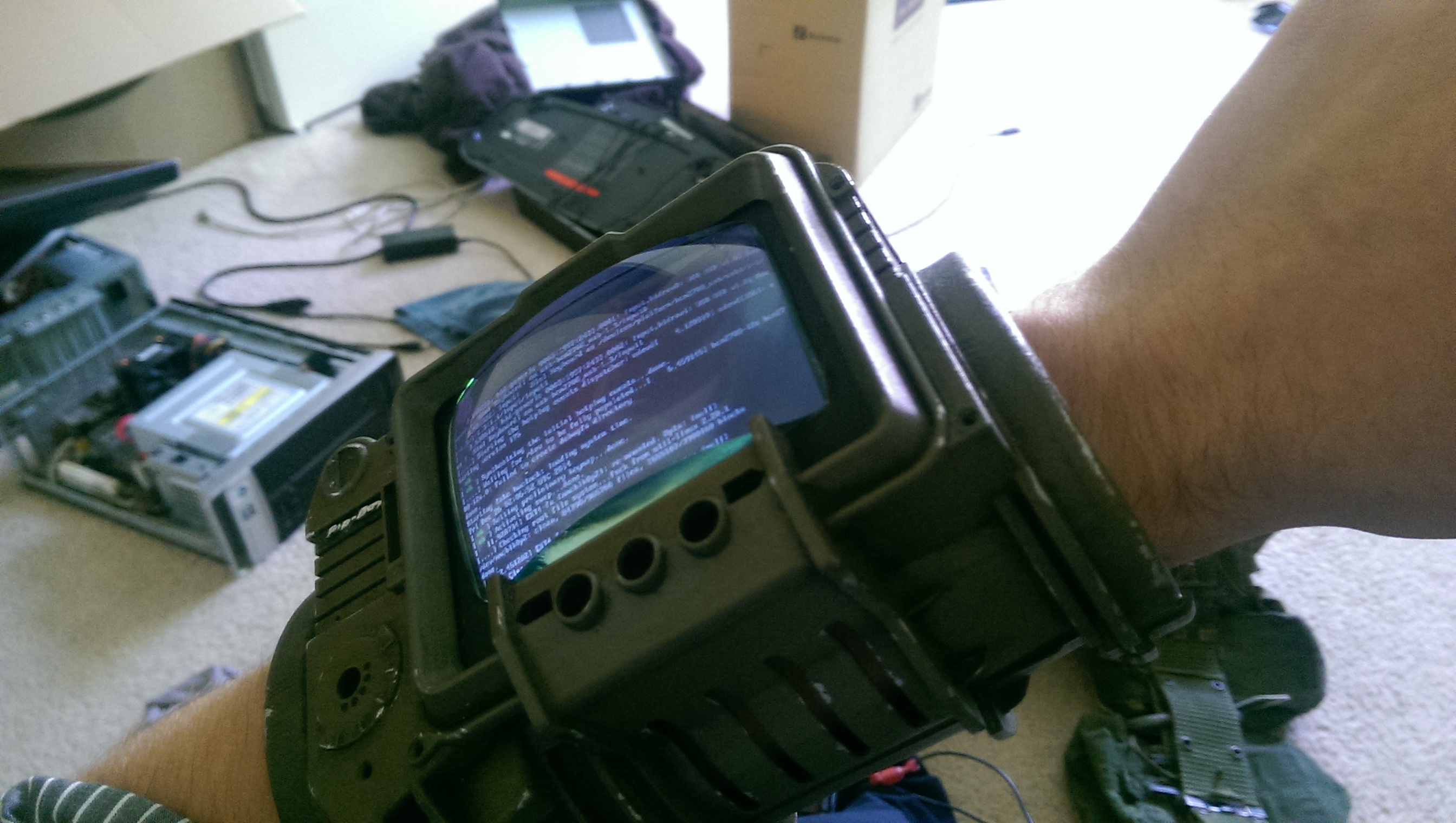 Фанат игры Fallout собрал работающую копию ассистента PipBoy 3000a