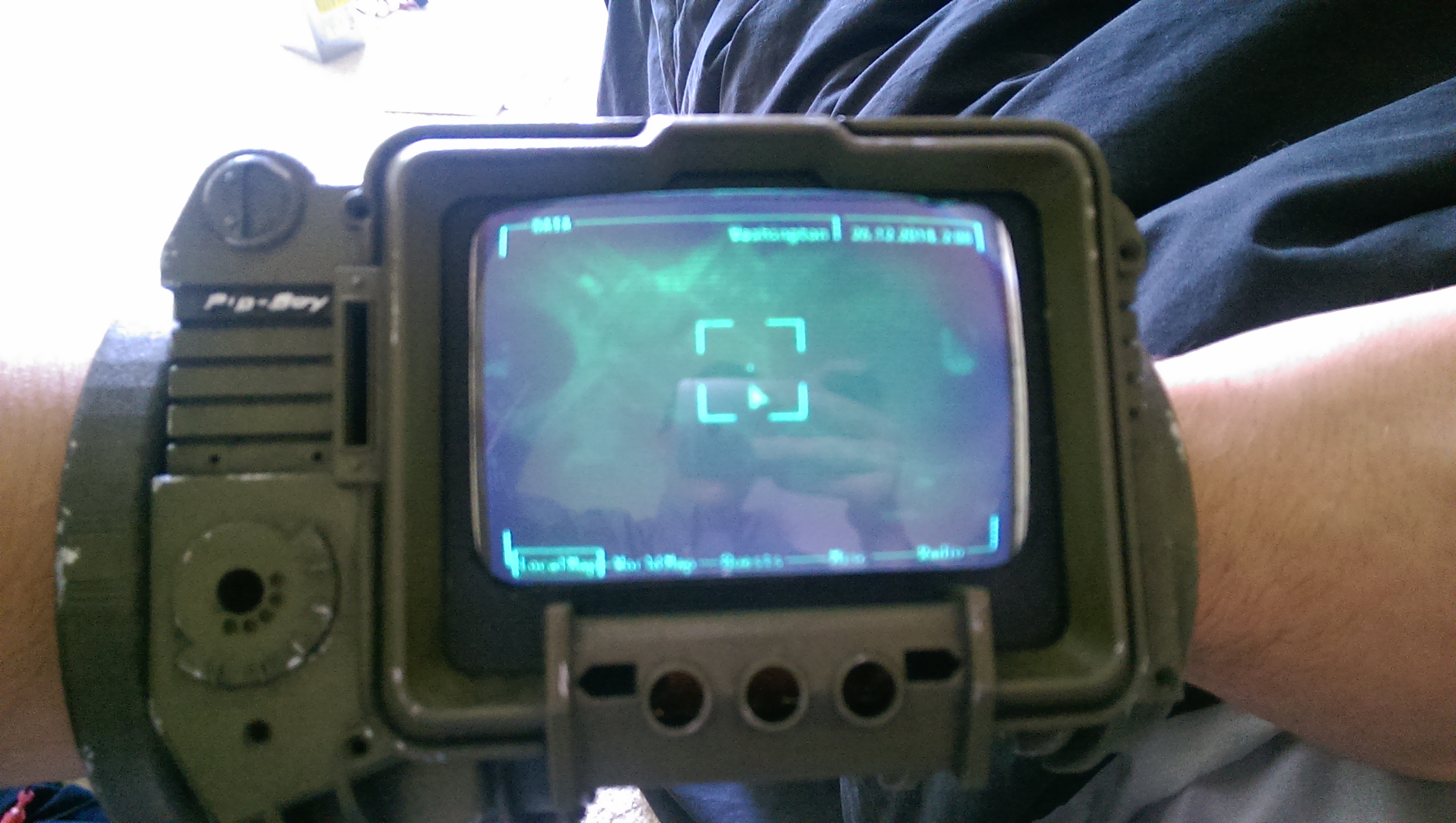 Фанат игры Fallout собрал работающую копию ассистента PipBoy 3000a