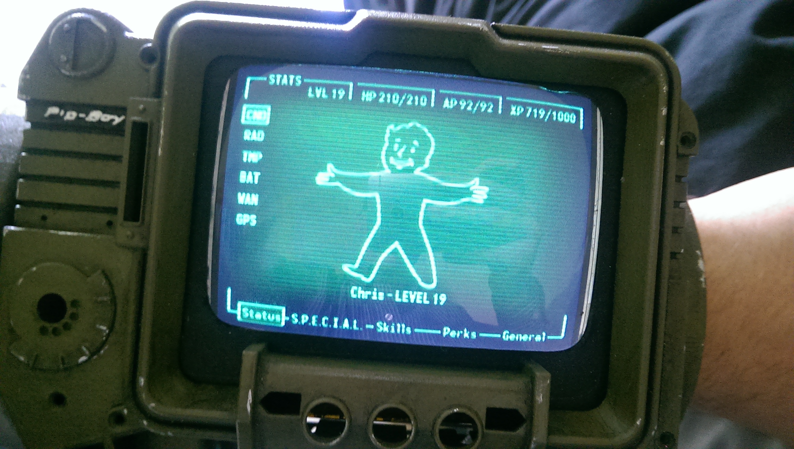 Фанат игры Fallout собрал работающую копию ассистента PipBoy 3000a