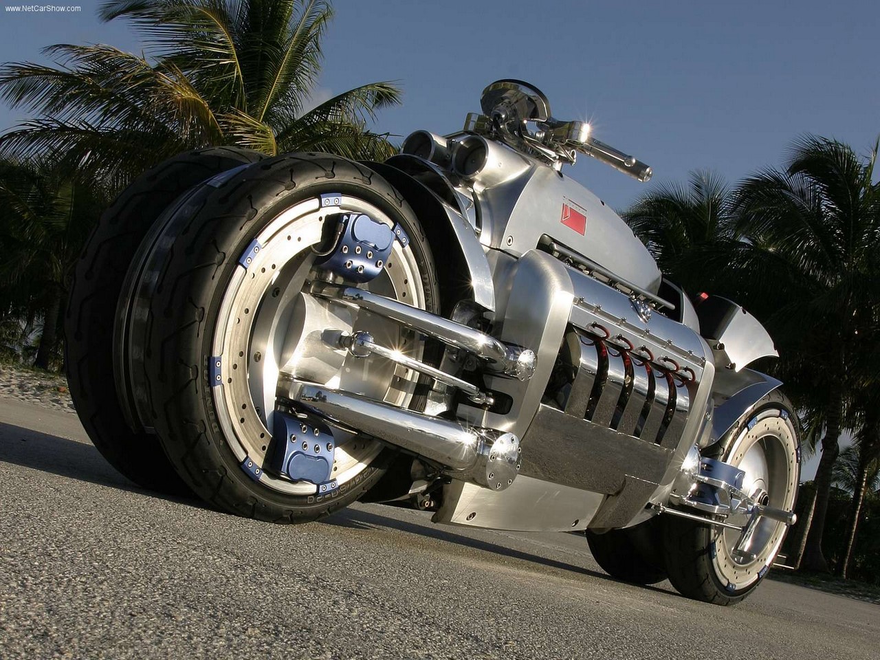 Самый быстрый мотоцикл в мире: Dodge Tomahawk Самый быстрый мотоцикл в мире: Dodge Tomahawk