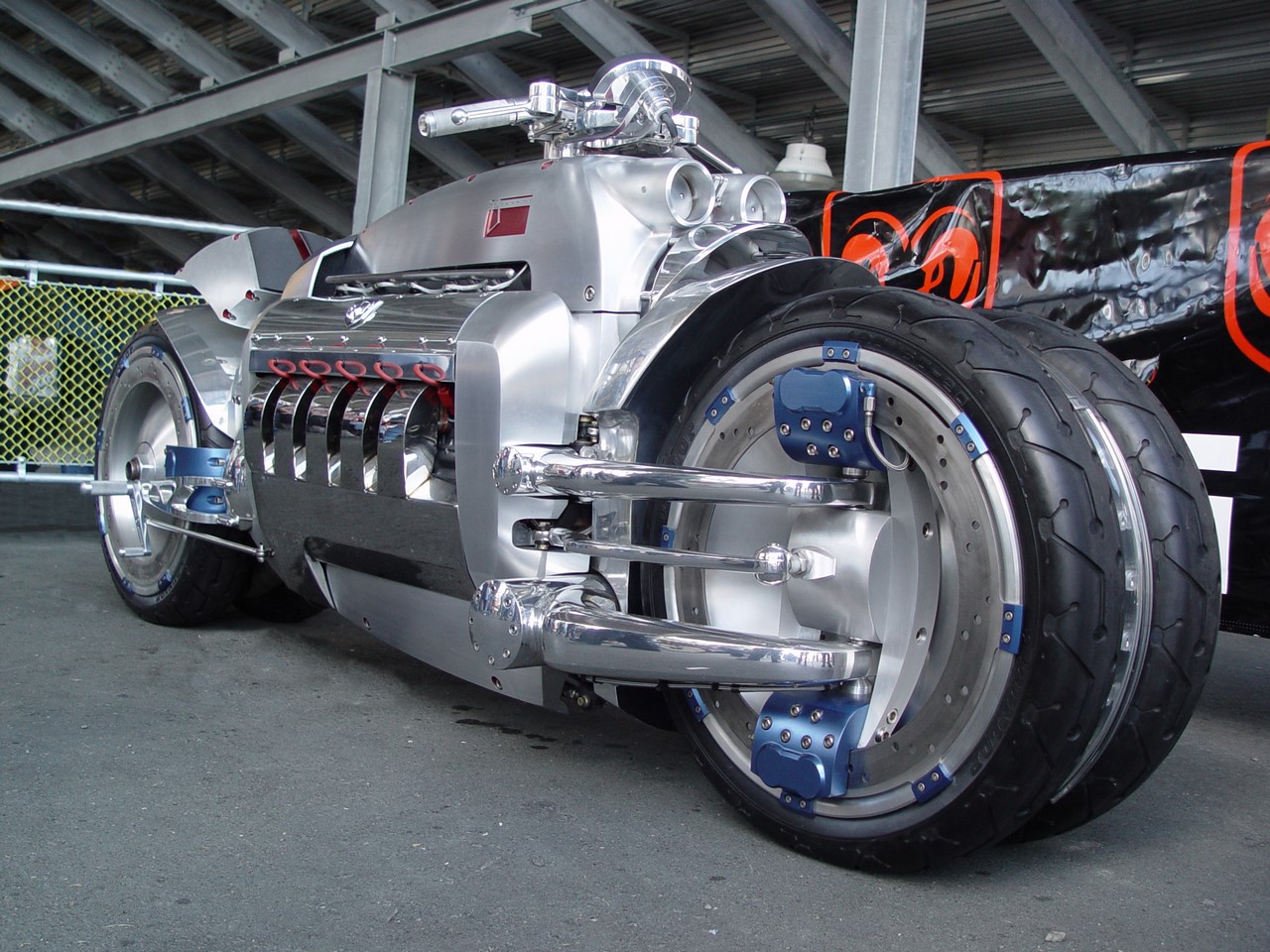 Самый быстрый мотоцикл в мире: Dodge Tomahawk Самый быстрый мотоцикл в мире: Dodge Tomahawk