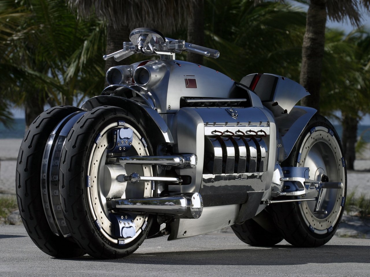 Самый быстрый мотоцикл в мире: Dodge Tomahawk Самый быстрый мотоцикл в мире: Dodge Tomahawk