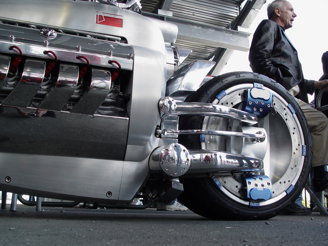 Самый быстрый мотоцикл в мире: Dodge Tomahawk Самый быстрый мотоцикл в мире: Dodge Tomahawk