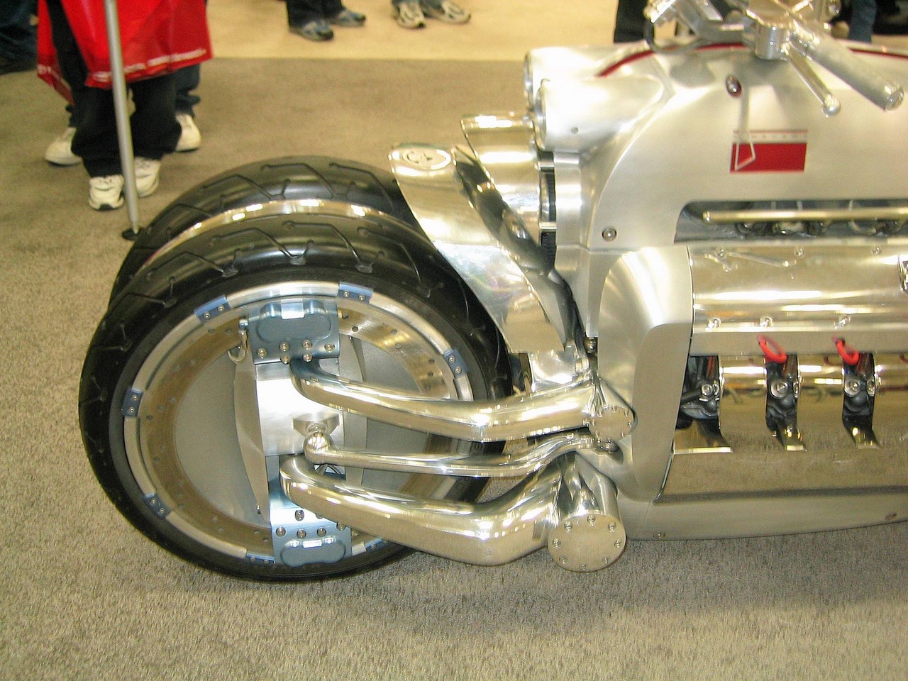 Самый быстрый мотоцикл в мире: Dodge Tomahawk Самый быстрый мотоцикл в мире: Dodge Tomahawk