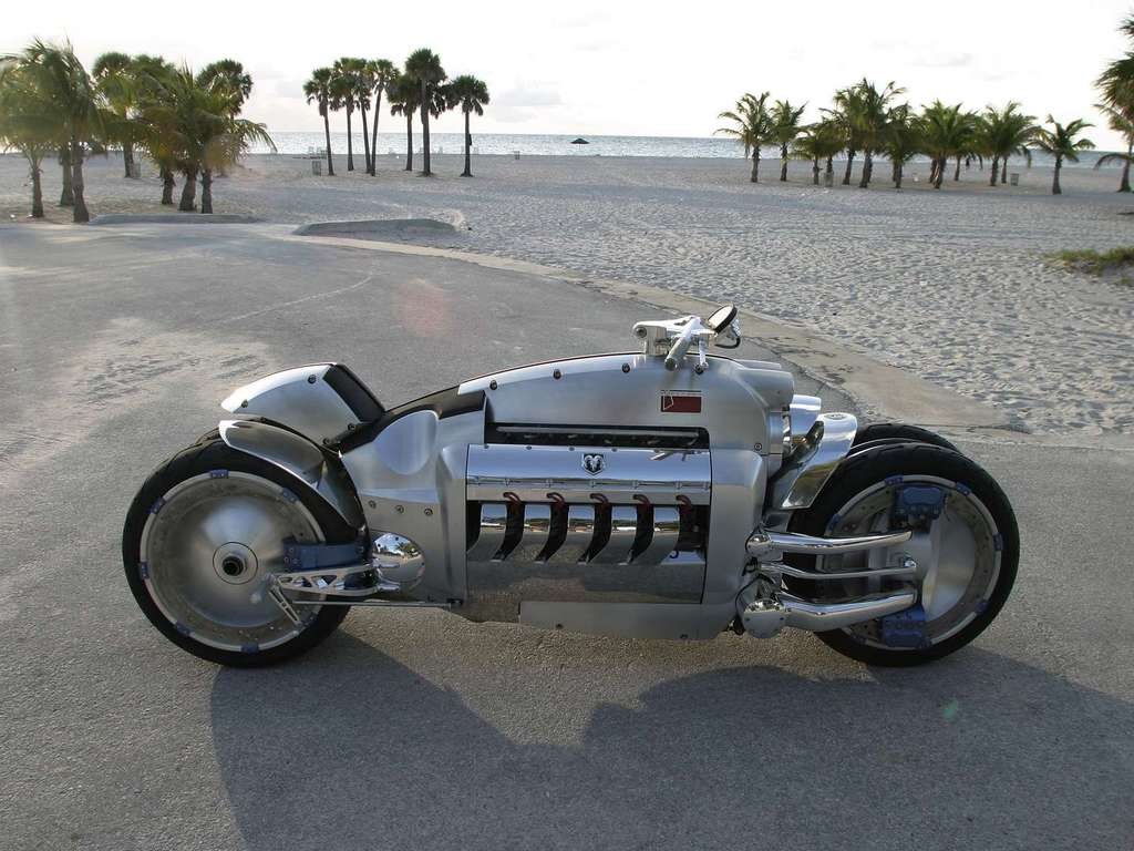 Самый быстрый мотоцикл в мире: Dodge Tomahawk Самый быстрый мотоцикл в мире: Dodge Tomahawk