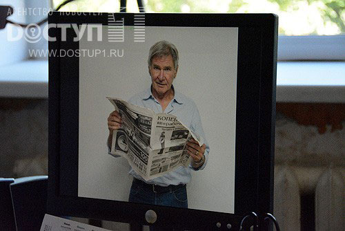 16 звезд Голливуда сфотографировались с «Копейским рабочим» 16 звезд Голливуда сфотографировались с «Копейским рабочим»