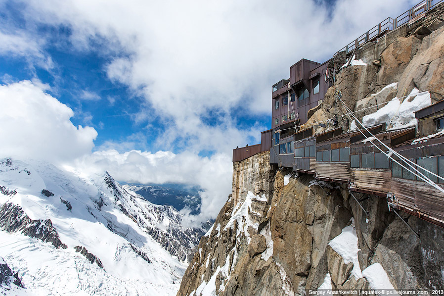 Горная вершина Aiguille Du Midi во Франции Горная вершина Aiguille Du Midi во Франции