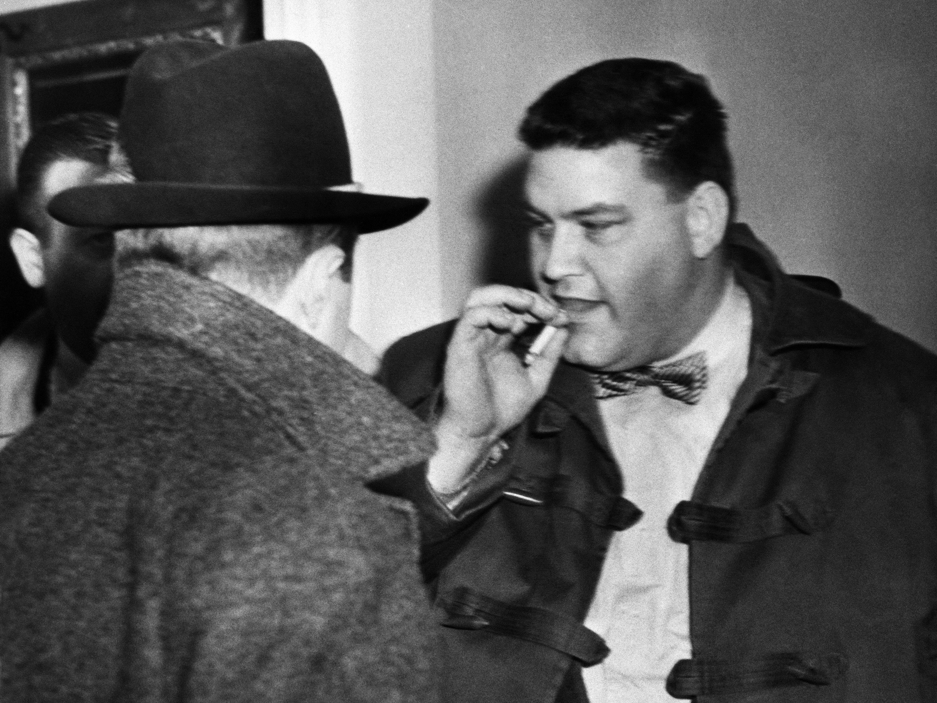 Захватывающая история о прощелыге, который успел побывать хирургом, начальником тюрьмы, преподавателем колледжа и не только Захватывающая история о прощелыге, который успел побывать хирургом, начальником тюрьмы, преподавателем колледжа и не только