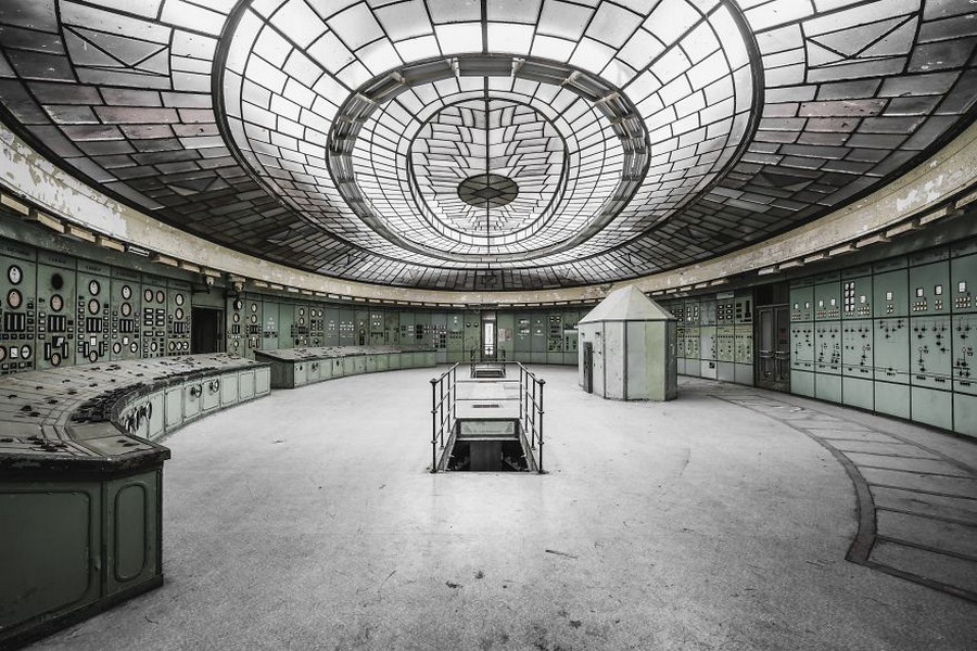 Заброшенные здания в фотографиях Саймона Йонга Заброшенные здания в фотографиях Саймона Йонга