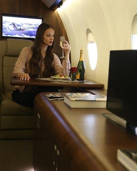В Москве можно арендовать частный самолет, чтобы просто сфотографироваться для Instagram В Москве можно арендовать частный самолет, чтобы просто сфотографироваться для Instagram