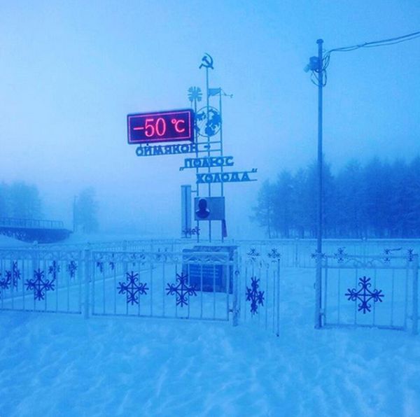 В Оймяконе дети пошли в школу при температуре минус 50 градусов