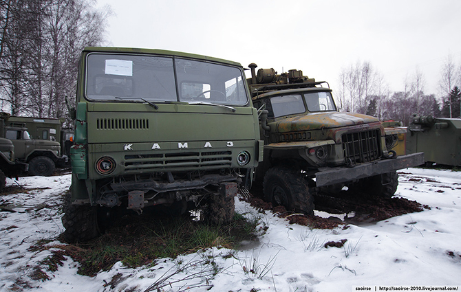 Березки, снег и списанная военная техника Березки, снег и списанная военная техника