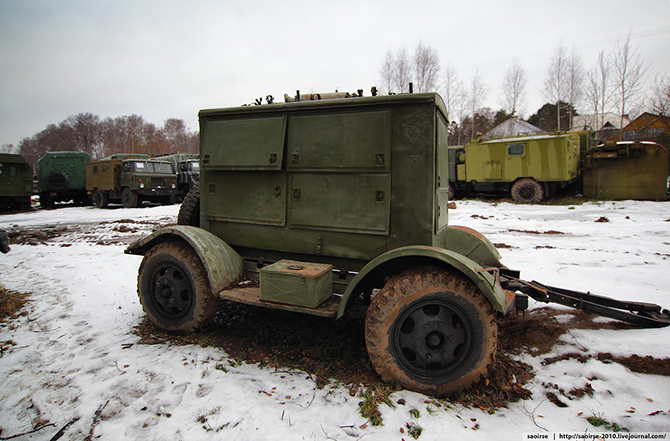 Березки, снег и списанная военная техника Березки, снег и списанная военная техника