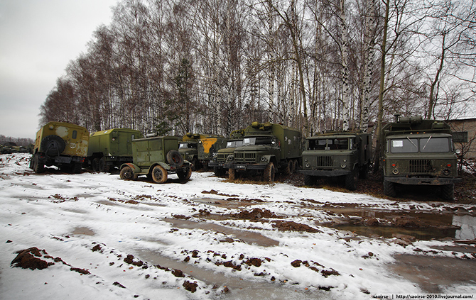 Березки, снег и списанная военная техника Березки, снег и списанная военная техника