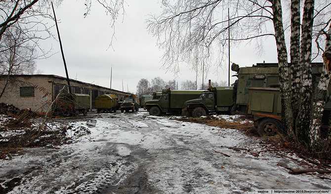 Березки, снег и списанная военная техника Березки, снег и списанная военная техника