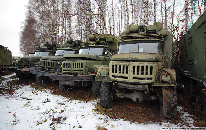 Березки, снег и списанная военная техника Березки, снег и списанная военная техника