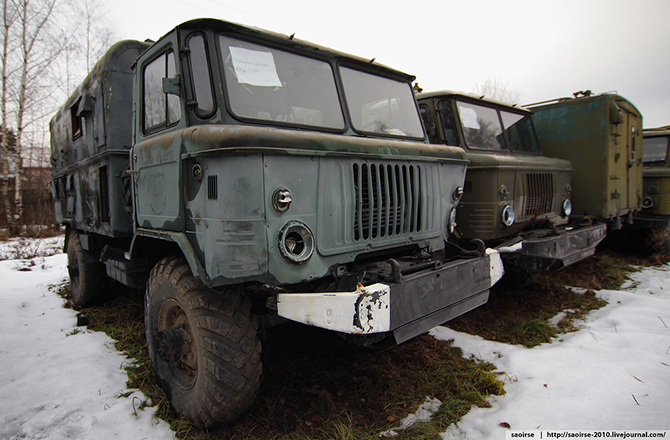 Березки, снег и списанная военная техника Березки, снег и списанная военная техника