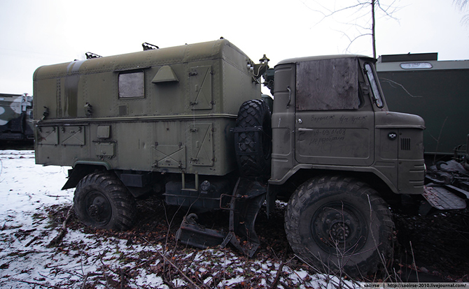 Березки, снег и списанная военная техника Березки, снег и списанная военная техника