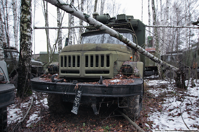 Березки, снег и списанная военная техника Березки, снег и списанная военная техника