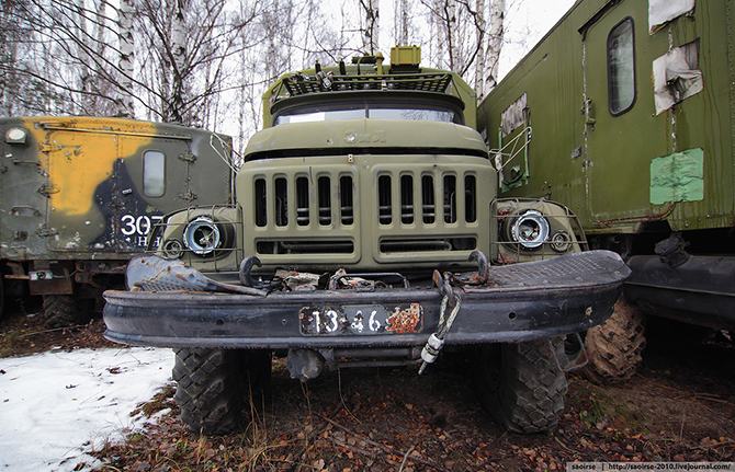 Березки, снег и списанная военная техника Березки, снег и списанная военная техника