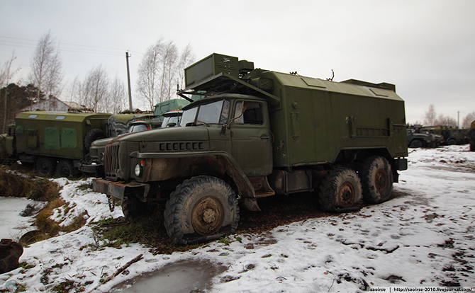 Березки, снег и списанная военная техника Березки, снег и списанная военная техника