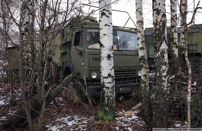 Березки, снег и списанная военная техника Березки, снег и списанная военная техника