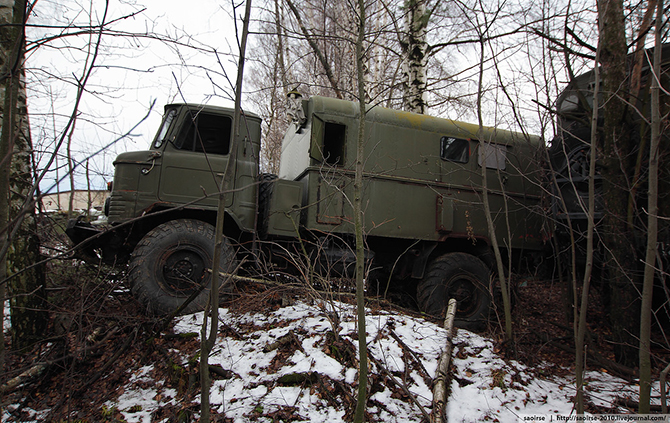 Березки, снег и списанная военная техника Березки, снег и списанная военная техника