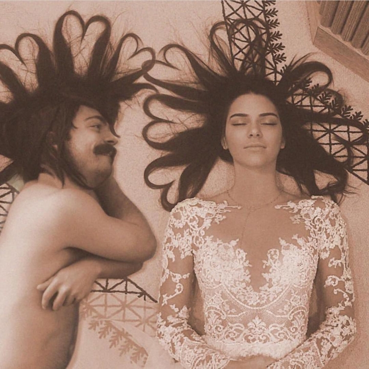 Смешная страница в Instagram, где мужчины пародируют типичные женские фотографии Смешная страница в Instagram, где мужчины пародируют типичные женские фотографии
