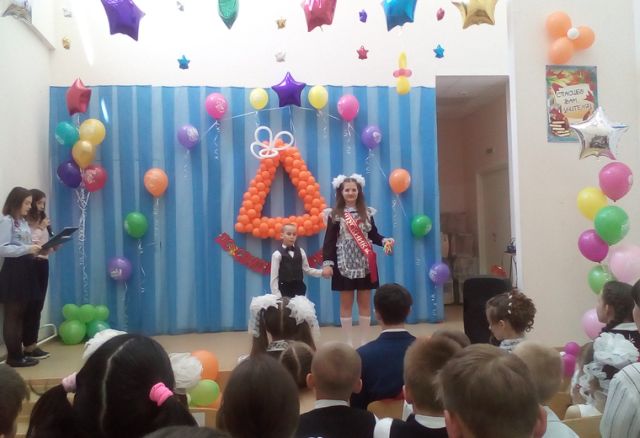 В поселке Кытлым Свердловской области попрощались с единственной выпускницей