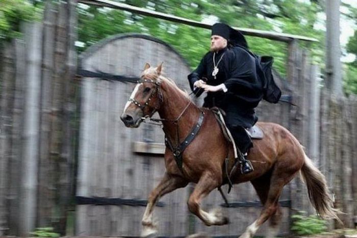 Священники в свободное от работы время