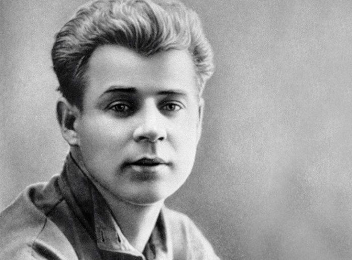 Русские литераторы, которые добровольно ушли из жизни Русские литераторы, которые добровольно ушли из жизни