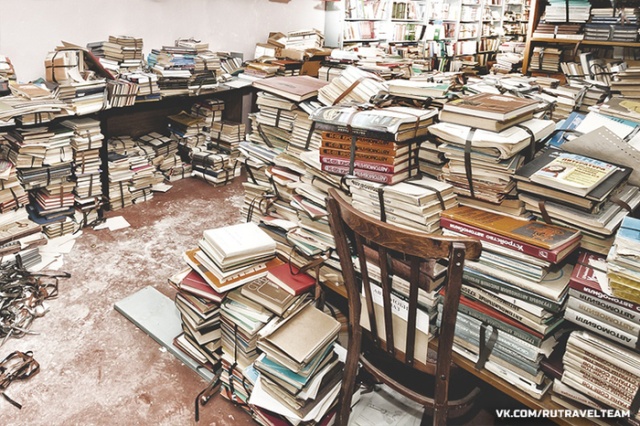 Советское бомбоубежище, полностью заполненное книгами Советское бомбоубежище, полностью заполненное книгами