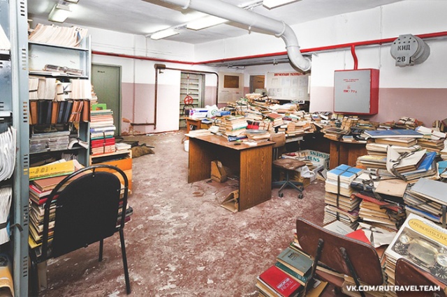 Советское бомбоубежище, полностью заполненное книгами Советское бомбоубежище, полностью заполненное книгами