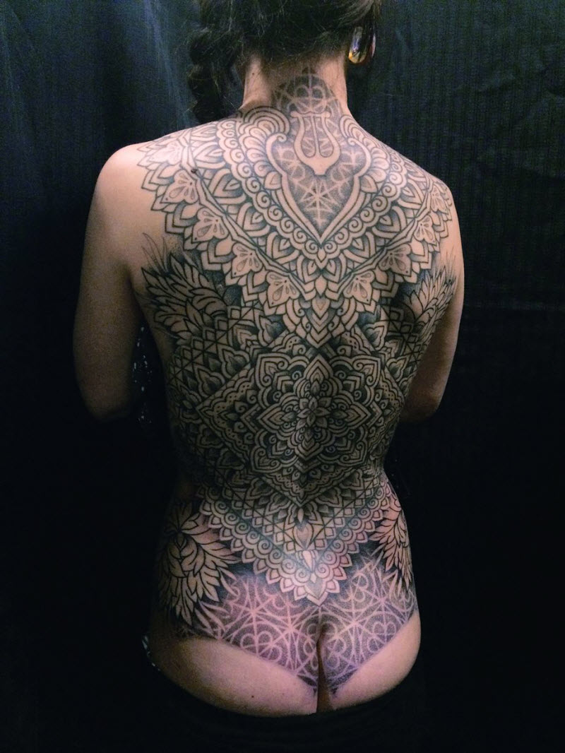 Самые впечатляющие татуировки со всего мира в книге TTT: Tattoo