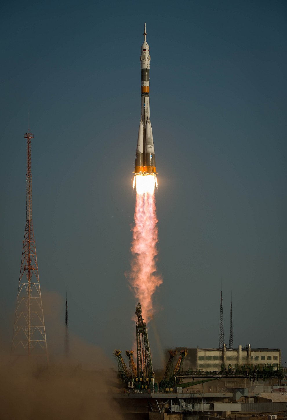 Старт космического корабля «Союз ТМА-06М» с Байконура Старт космического корабля «Союз ТМА-06М» с Байконура
