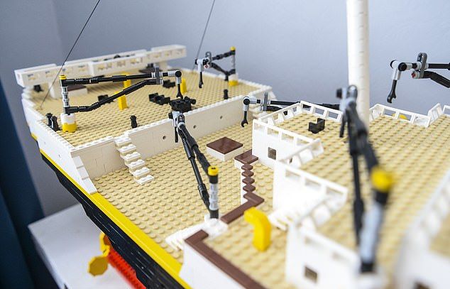Копия Титаника из Lego, на создание которой у дедули ушло 2 года и 40 000 деталей