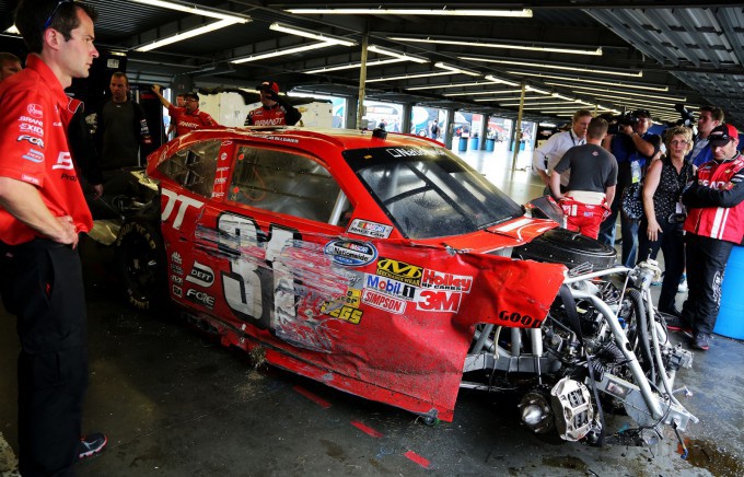Жестокая авария на гонках NASCAR (14 фото)