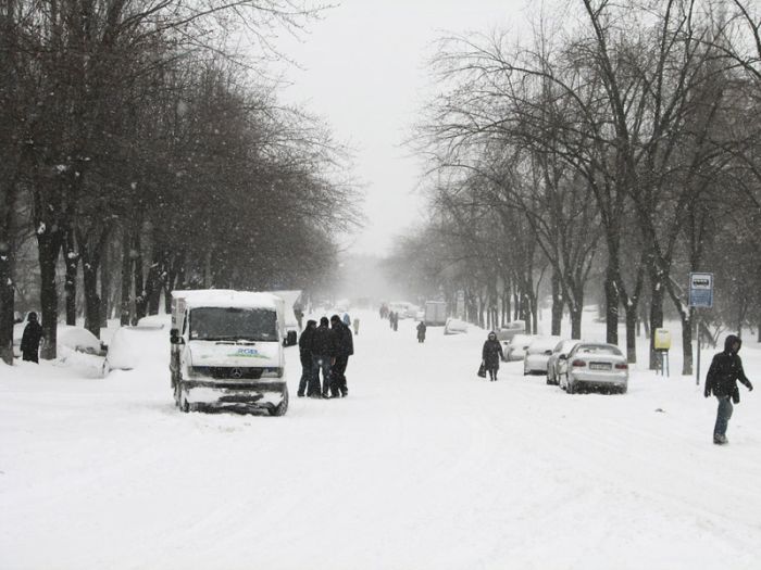Сильнейший снегопад парализовал Киев на несколько дней (86 фото)