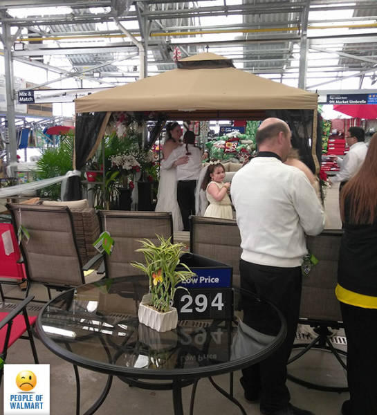 Странные посетители магазинов сети Walmart