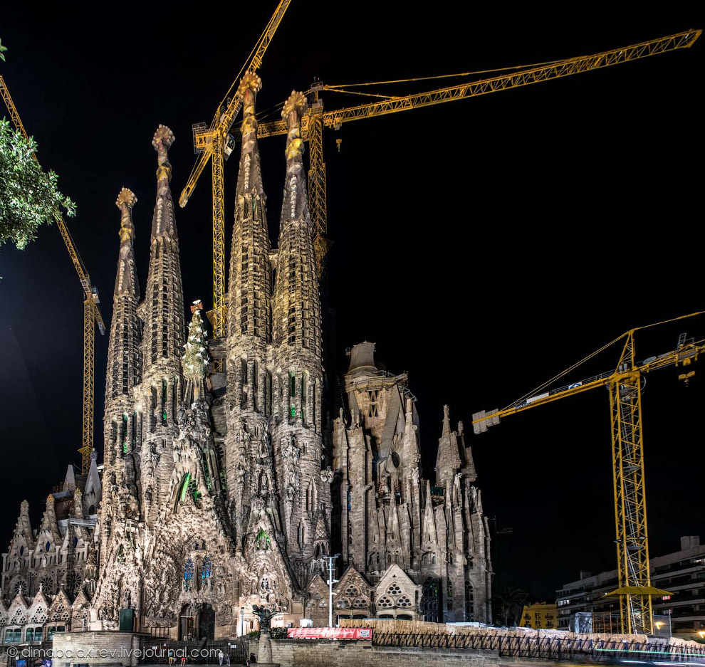 Sagrada Familia или Храм Святого Семейства Sagrada Familia или Храм Святого Семейства