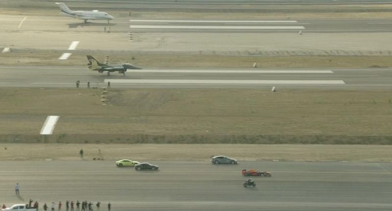 Два самолета, суперкары, байк и авто F1 соревновались, кто быстрее преодолеет 400 метров