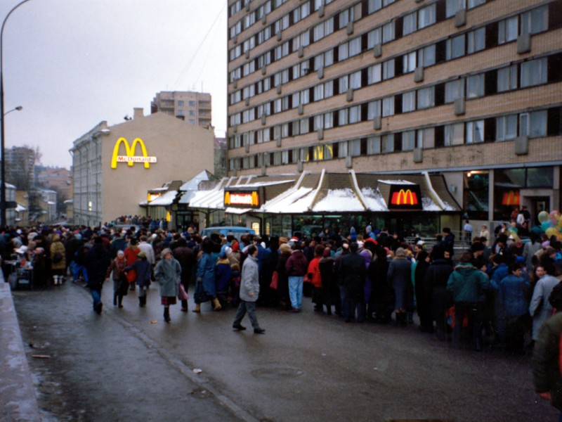 Фото с открытия первого «Макдоналдса» в Москве