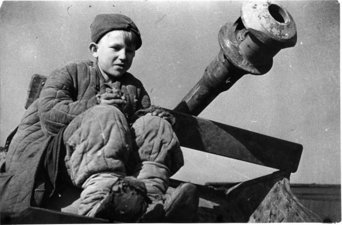 У войны недетское лицо У войны недетское лицо
