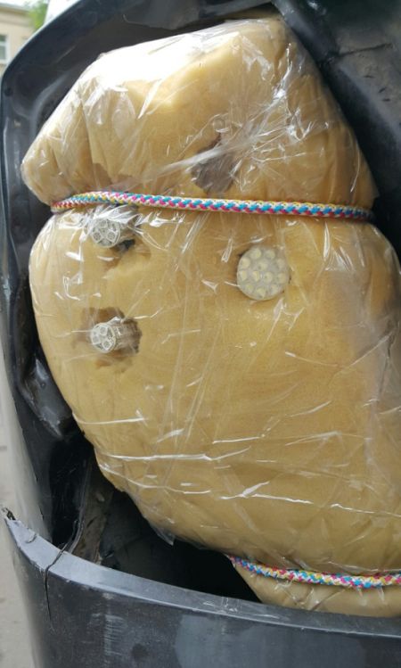 Губка и пара лампочек решила все проблемы этого автомобилиста