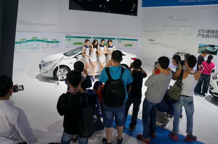 Модели и автомобили на выставке Auto Guangzhou-2013 Модели и автомобили на выставке Auto Guangzhou-2013
