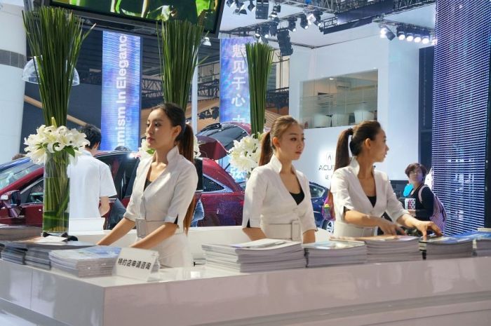 Модели и автомобили на выставке Auto Guangzhou-2013 Модели и автомобили на выставке Auto Guangzhou-2013