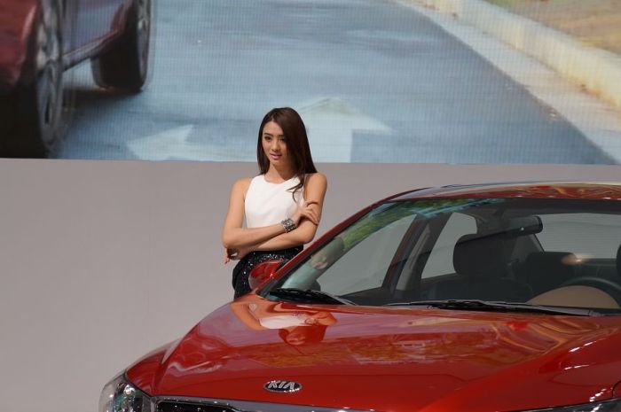 Модели и автомобили на выставке Auto Guangzhou-2013 Модели и автомобили на выставке Auto Guangzhou-2013